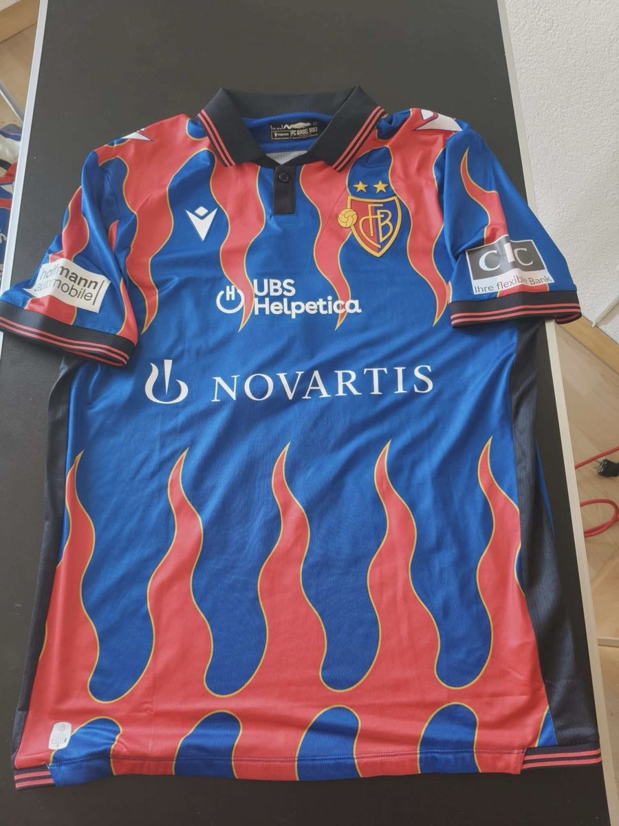 Canottiere & Pantaloni: Fc Basel Matchworn Kevin Carlos Trikot – Usato da Basel venduto da kleinerprinz