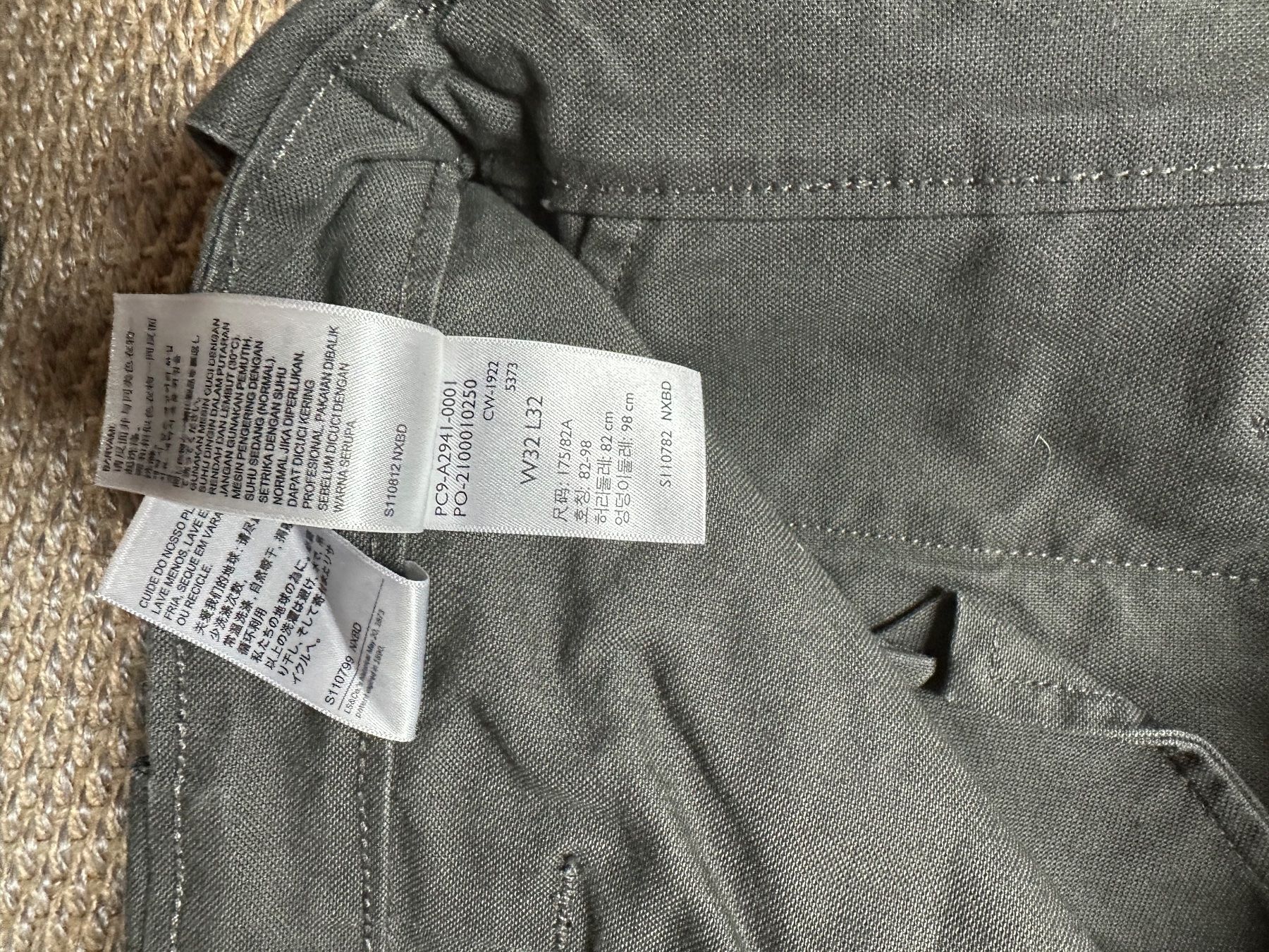 Levi's Pantaloni: Levis Skate New Utility Cargohose, dunkelgrau, 32/32, E – Usato da Mettmenstetten venduto da Starbright2 4