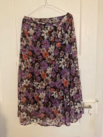 Rock mit Blumenmuster