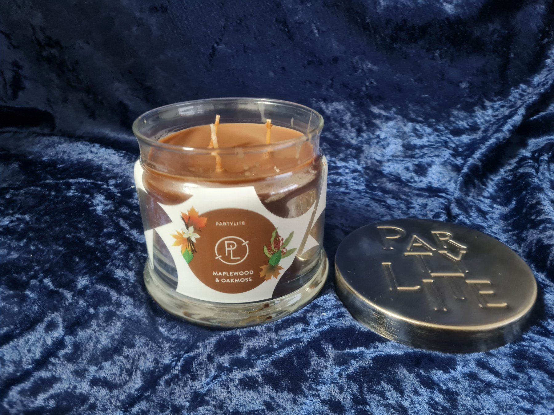 Partylite Candele: PartyLite - 3-Docht-Glas Maplewood + Oakmoss – Nuovo e nell'imballaggio originale da Othmarsingen venduto da Kleibai