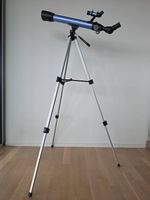 Teleskop mit Stativ