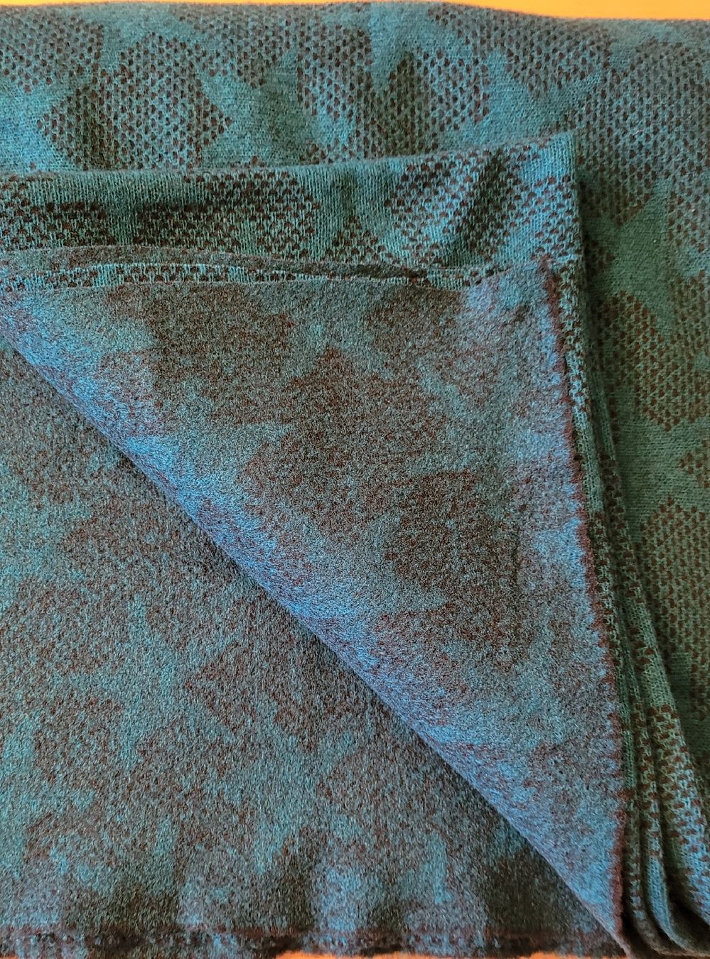 Tessuti: Jacquard-Fleece Stoff petrol – Nuovo (secondo la descrizione) da Madiswil venduto da fabrics 2