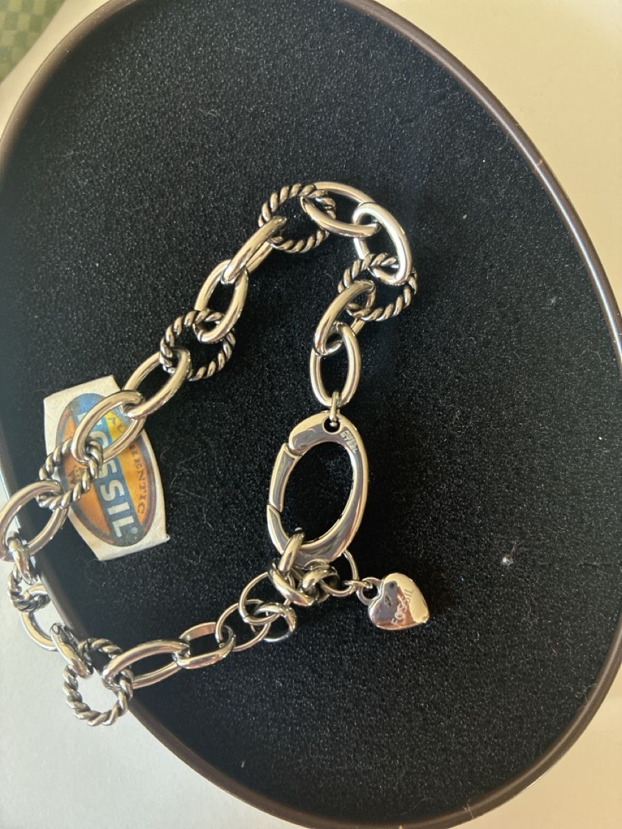 Fossil Bracciali & Braccialetti: Fossil Armband, silbrig, neuwertig, Original Dose – Nuovo (secondo la descrizione) da Hinterkappelen venduto da chocominza4 1