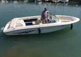 Bateau à moteur Sea Ray 195 BR avec/sans remorque