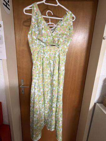 Floral Summer Dress - Size S- Perfect for Sunny Days