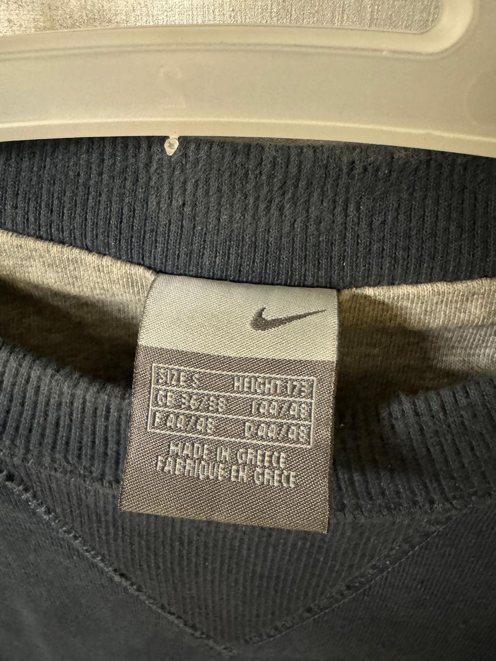 Nike Pullover & Sweatshirts: Nike Pullover Dunkelblau Grösse S gutem Zustand – Neu (gemäss Beschreibung) aus Schlieren von Stadtammannamt_8952 1
