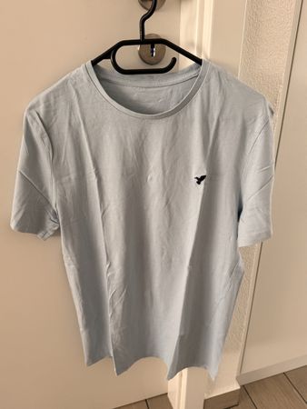 T-shirt bleu clair, taille M, parfait pour l'été!