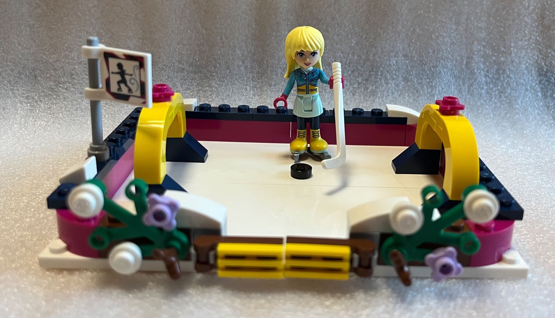 Spielzeuge: Lego Friends Eislaufplatz – Gebraucht aus Reisiswil von nisy01 2