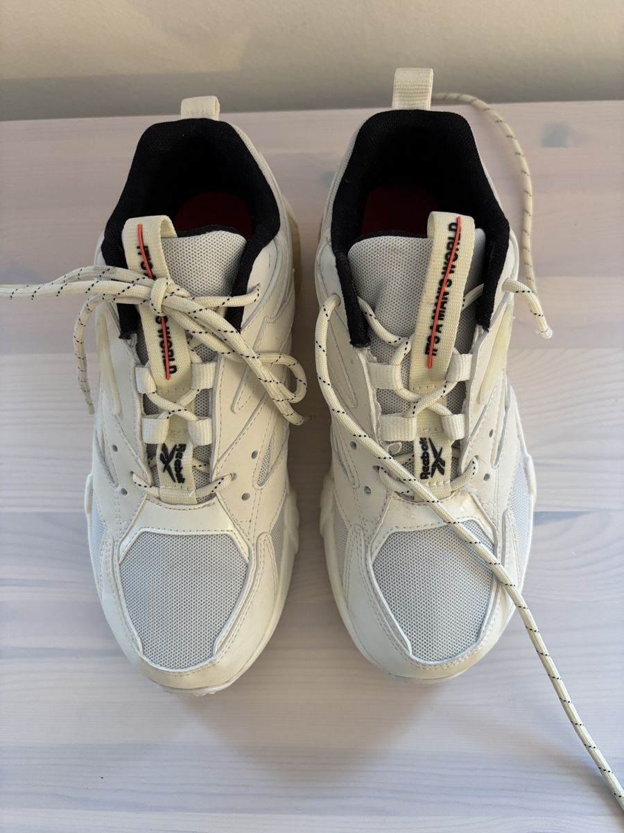 Reebok Chaussures femmes: Rebook Sneakers cream grösse 37 – Neuf (Voir description) à Schaffhausen par Nxle 1
