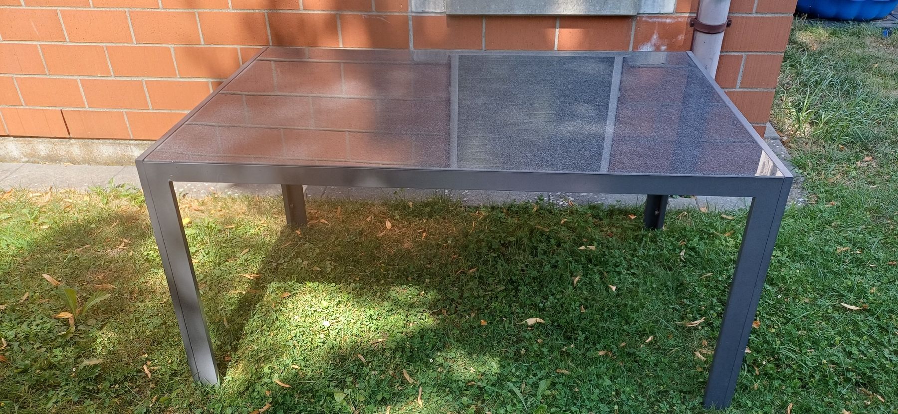 Tische: Gartentisch mit Glasplatte 150x95.5x75 cm – Gebraucht aus uster von Neaele 1