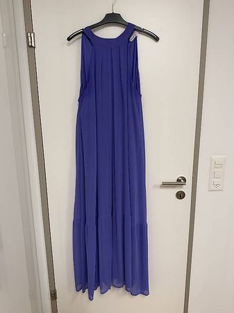 Langes Sommerkleid mit Schleife im Nacken 