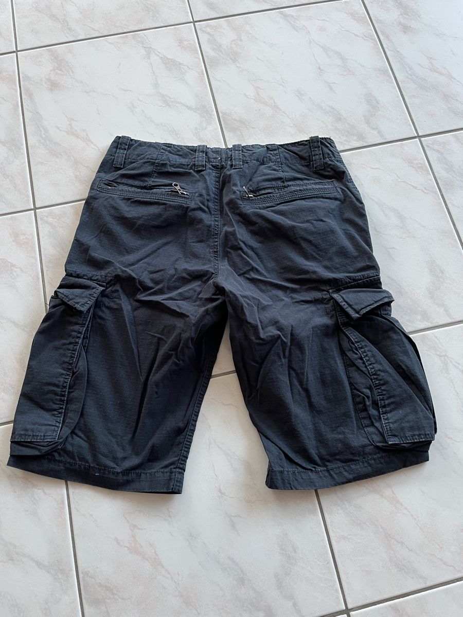 Pantaloni: Short Taille 29 en bon état – Usato da etagnières venduto da isoz01 1
