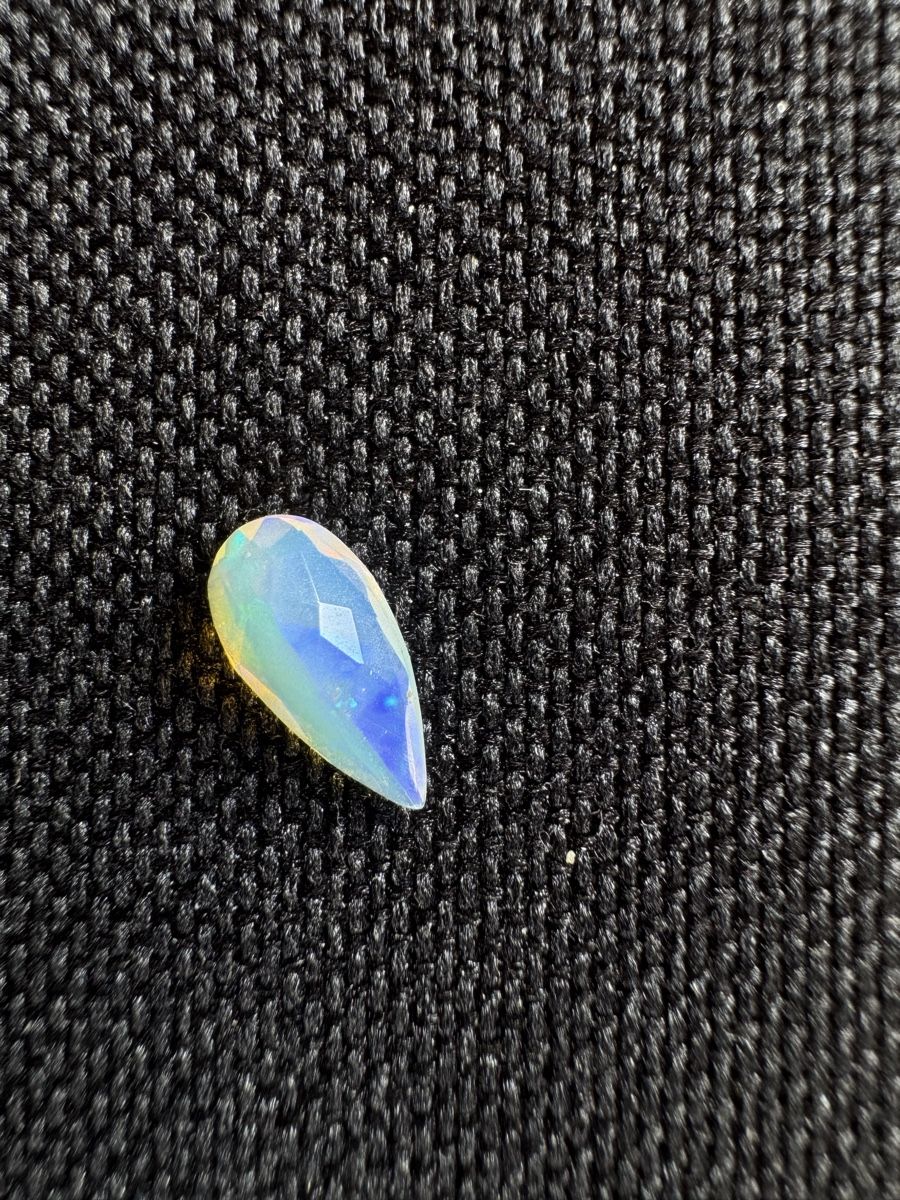 Pierres précieuses: Äthiopischer Opal 0.75 ct – Neuf avec emballage d'origine à Wängi par Horus90 1