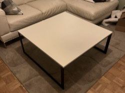Moderner Couchtisch, quadratisch, weiss - Top Zustand!