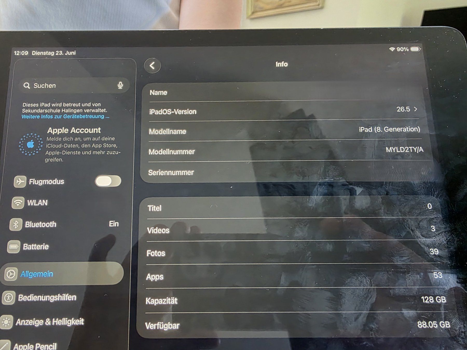 Apple Tablet PC: IPAD 8. Generation inkl. Apple-Pen + Logitech Tastatur/Case – Usato da Matzingen venduto da bobadow 4