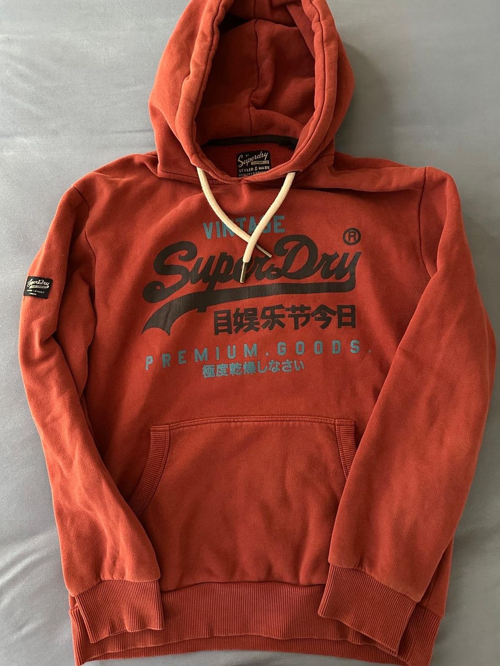 Superdry Pullover & Sweatshirts: Superdry Hoodie Grösse L rot – Gebraucht aus Rheinfelden von Thomasm264