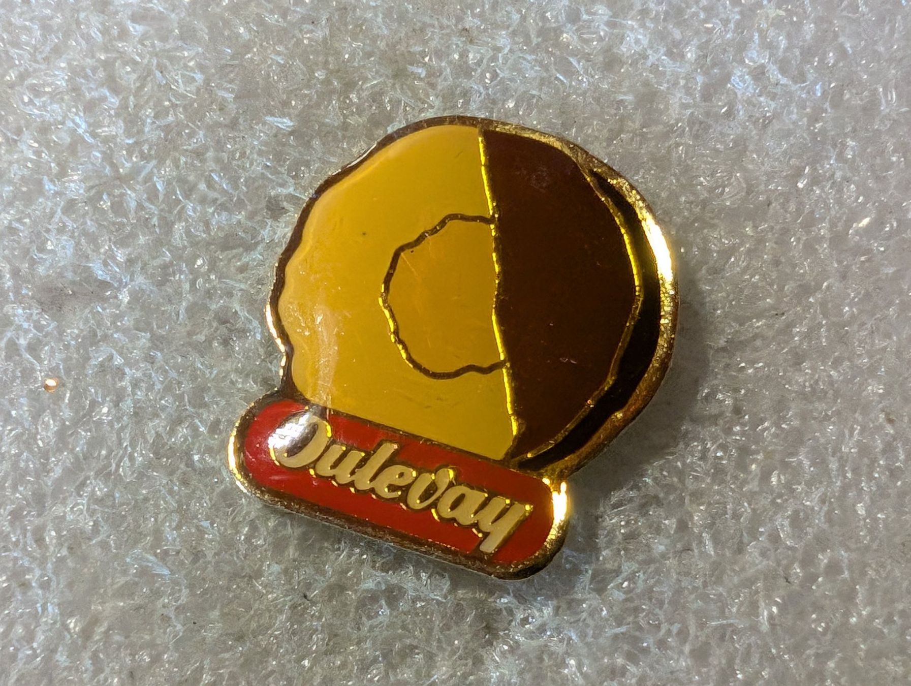 Placchette & Badge: Ansteckpin 156: Oulevay – Usato da Oppligen venduto da Pin-Fall-Shop