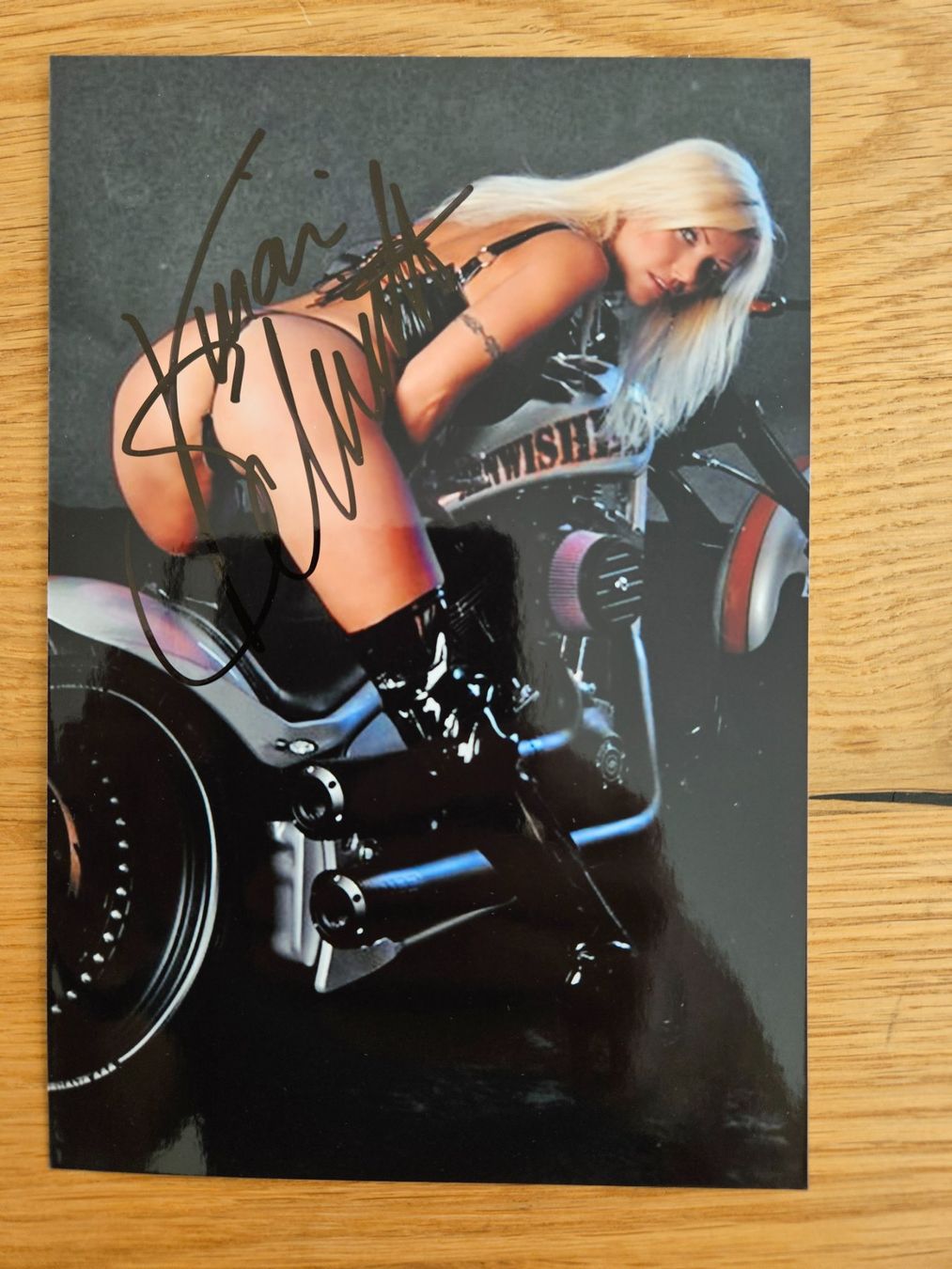 Autogramme: Handsigniertes Vivian Schmitt Photo – Gebraucht aus Azmoos von agt_gjj8