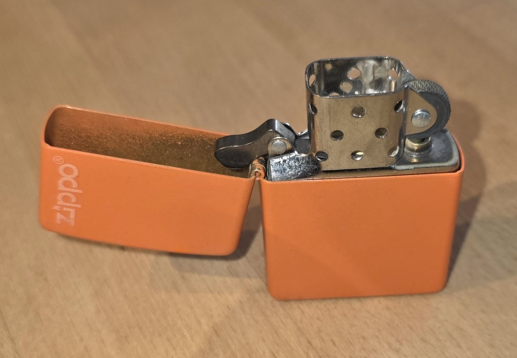 Zippo Accendini: Zippo - Orange – Usato da Niederwangen b. Bern venduto da D.R.1992 1