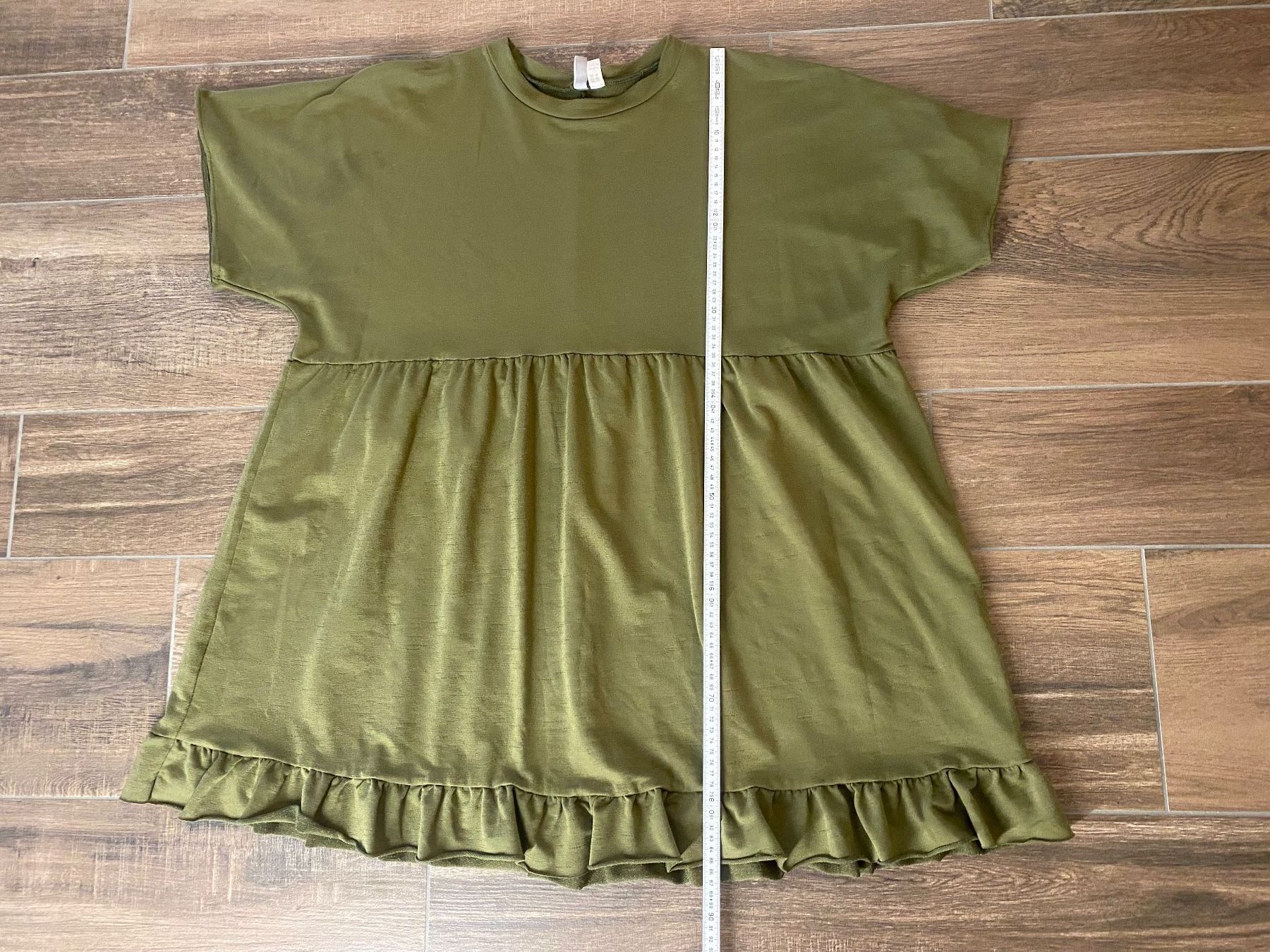 Asos Kleider: Asos Kleid mit Rüsschen Abschluss oliv Gr. 50 – Defekt aus Pratteln von a23_j2gs 6