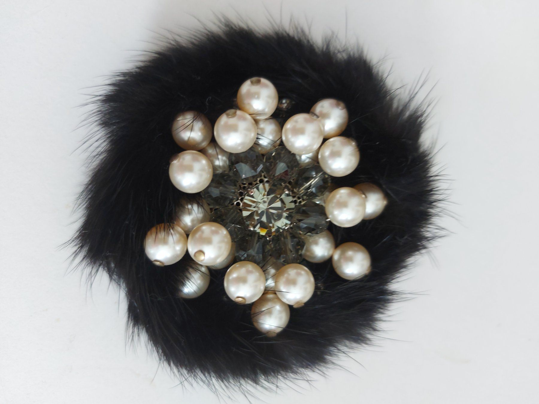Broches & Aiguilles: Brosche Pelz Perle handmade – Neuf (Voir description) à Rüthi (Rheintal) par Boschacat