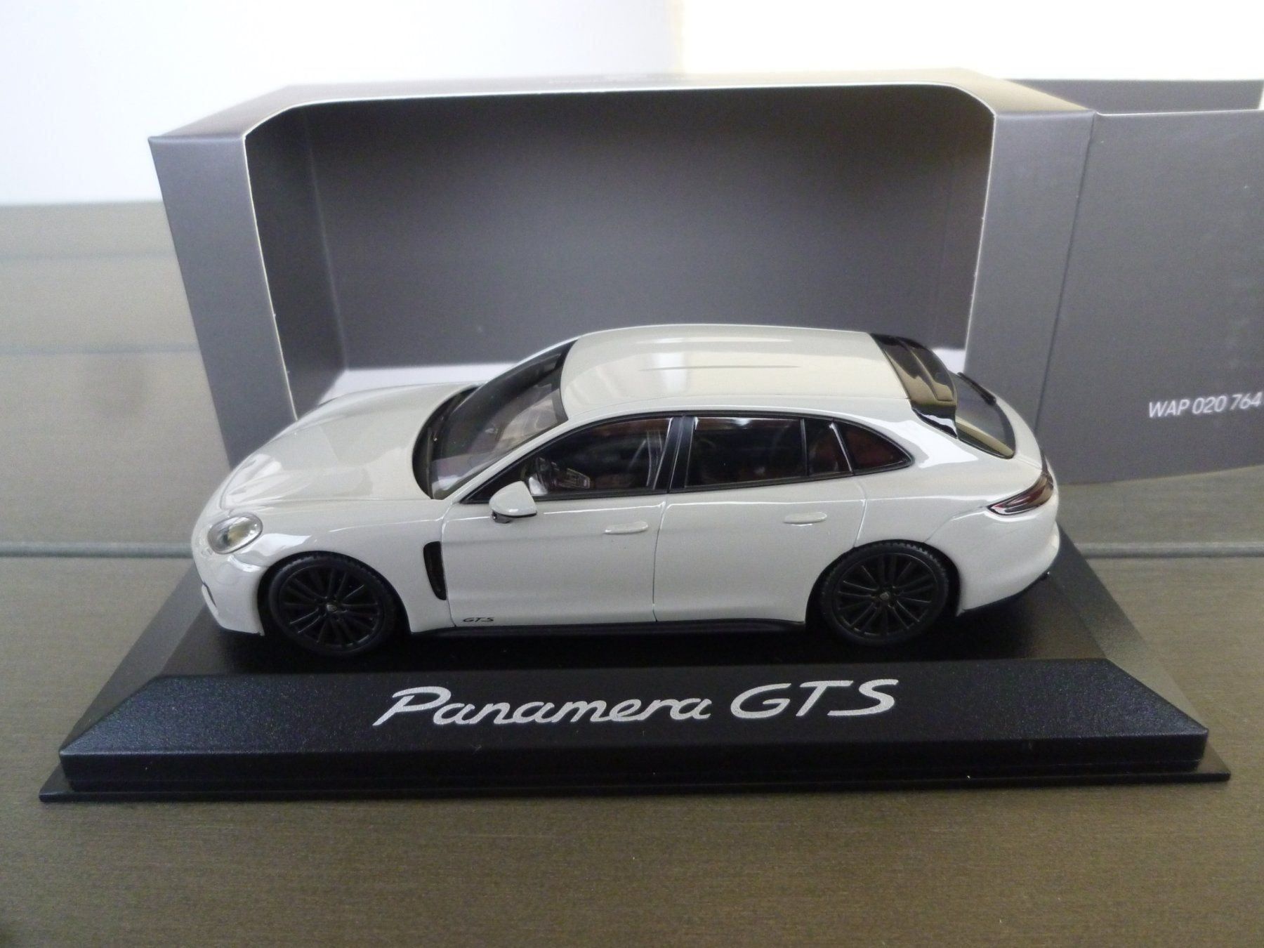 Minichamps Modellini d'auto: Porsche Panamera GTS – Nuovo e nell'imballaggio originale da Flawil venduto da Imperiosud 1