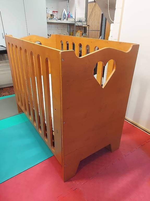 Betten: Selbstgebautes Kinderbett – Gebraucht aus Andelfingen von Cornelia. 1