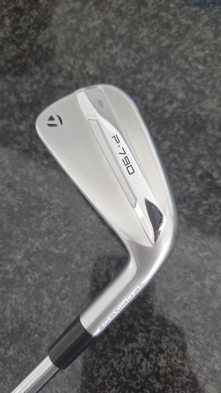 Mazze & Set: TaylorMade P790 Eisen7 / RH – Nuovo (secondo la descrizione) da Bösingen venduto da gregorspychiger