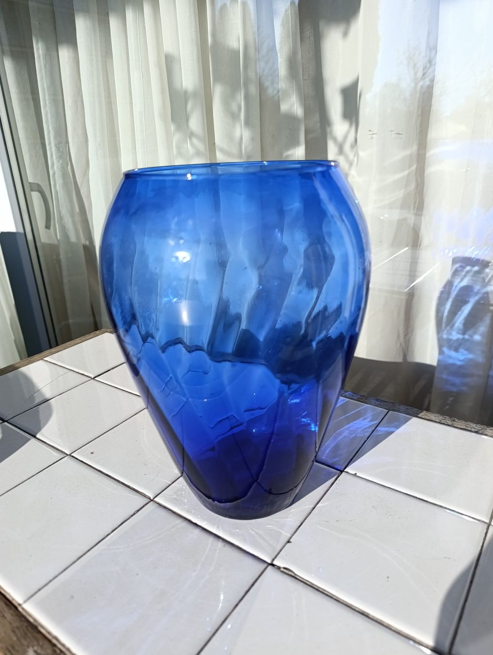 Cassettiere: Modernisierte vintage Kommode mit einer blauen Vase – Usato da Rüthi (Rheintal) venduto da marycsipet 1