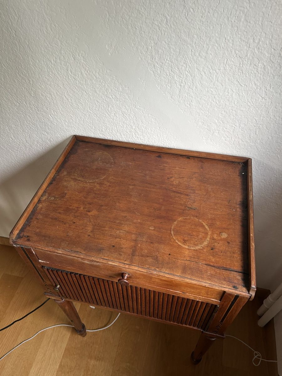 Comodini: Vintage Wooden Cabinet  – Usato da Bern venduto da aev_lg7w 1