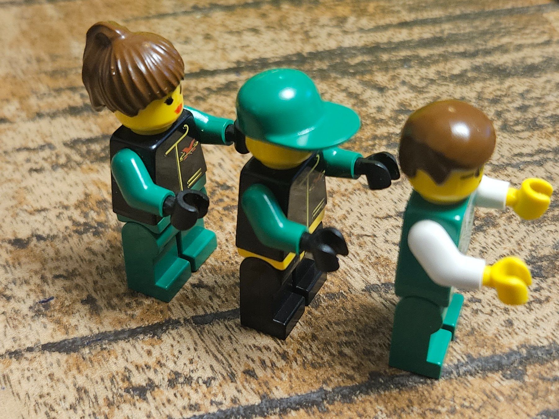 Lego Kit di costruzioni: lego lot de 3 figurines – Usato da Confignon venduto da Ecrofigs 3