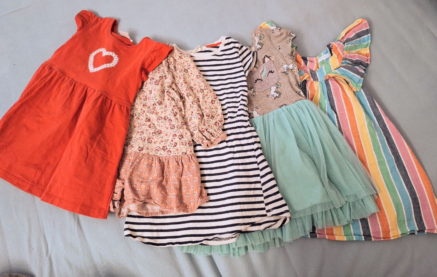 Kleiderpakete & -sets: Set 5 Girls' Dresses, size 98 – Gebraucht aus Volketswil von LisaSch1