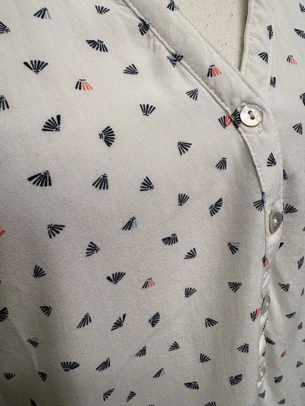 Esprit Camicette: Esprit Bluse 38 Weiss mit Muster Viskose leicht – Nuovo (secondo la descrizione) da Regensdorf venduto da secondchancefashion 1
