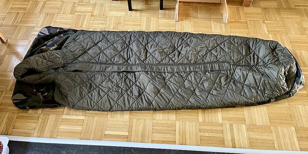 Armée suisse Sacs de couchage: Militär-Schlafsack – D'occasion à Biel / Bienne par coxbuster7 4