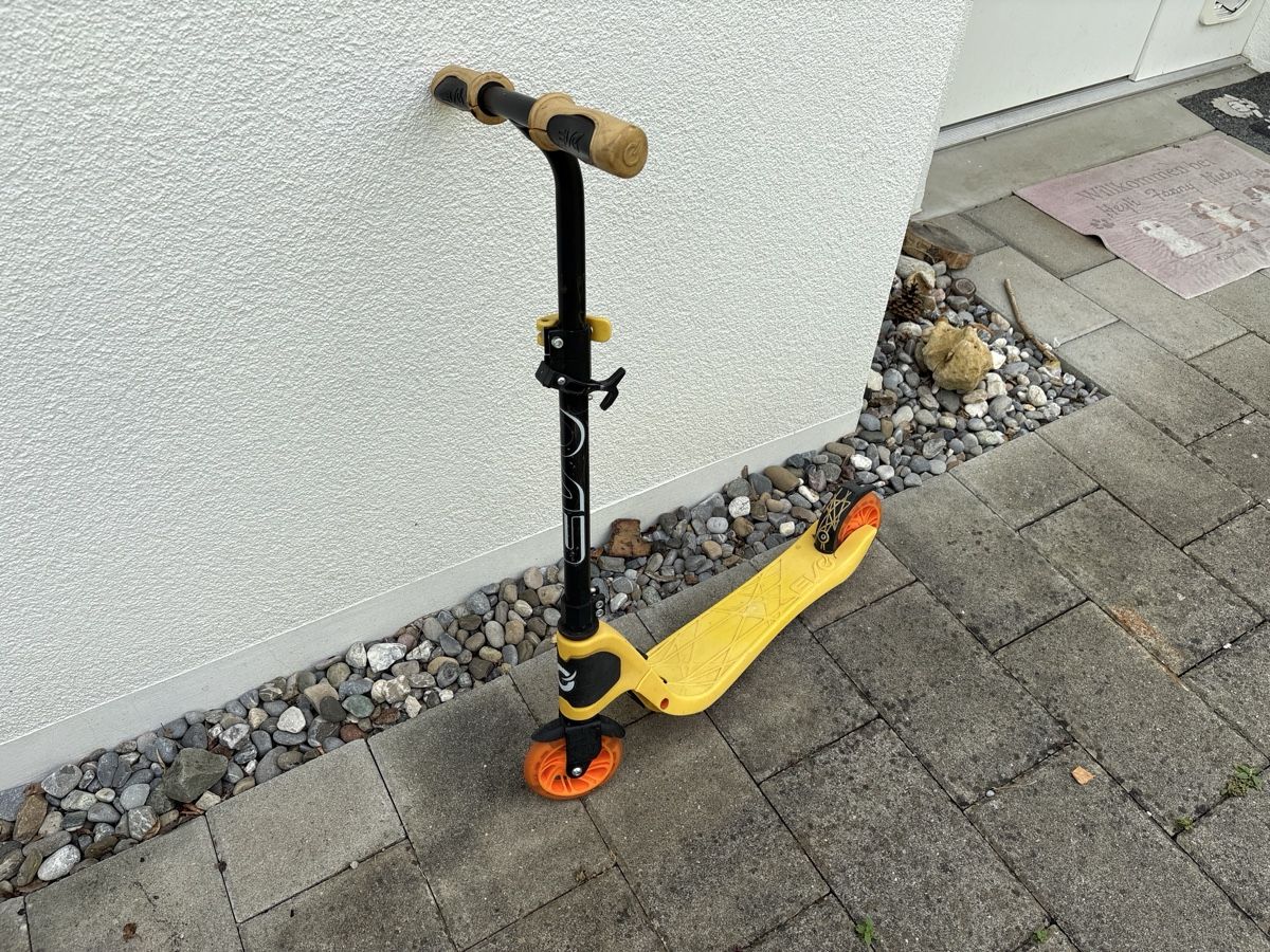 Kickboard: Tretroller gelb gebraucht, fahrtüchtig  – Gebraucht aus Schaffhausen von Falkenbier