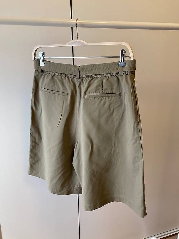 Pantaloni: Uniqlo Shorts, Gr. L, olive – Usato da Mörschwil venduto da een_9yyh 1