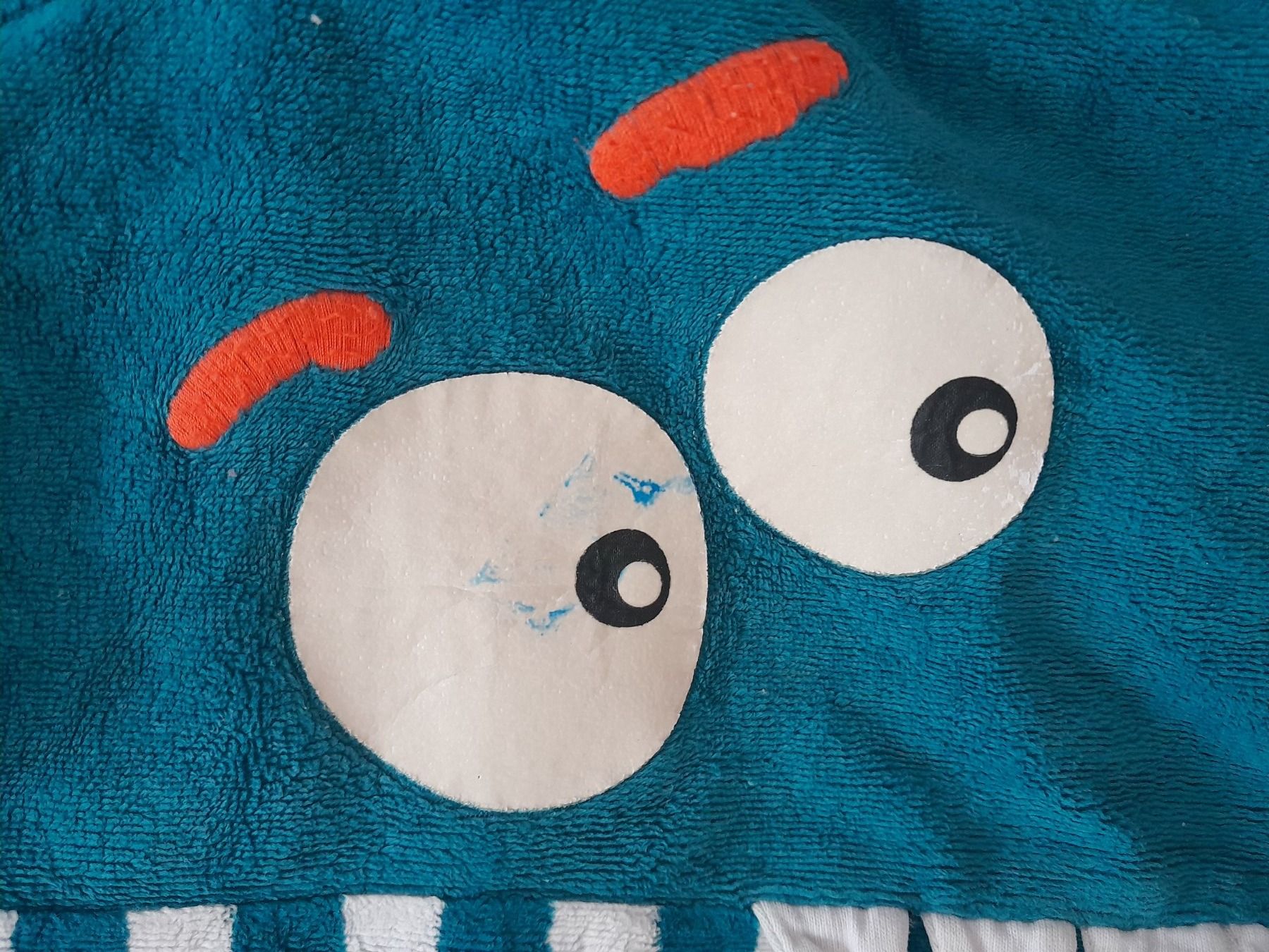 Maglioni & Felpe: Pullover Grösse 98 mit fluoreszierenden Augen – Usato da Worb venduto da Osterthal 1