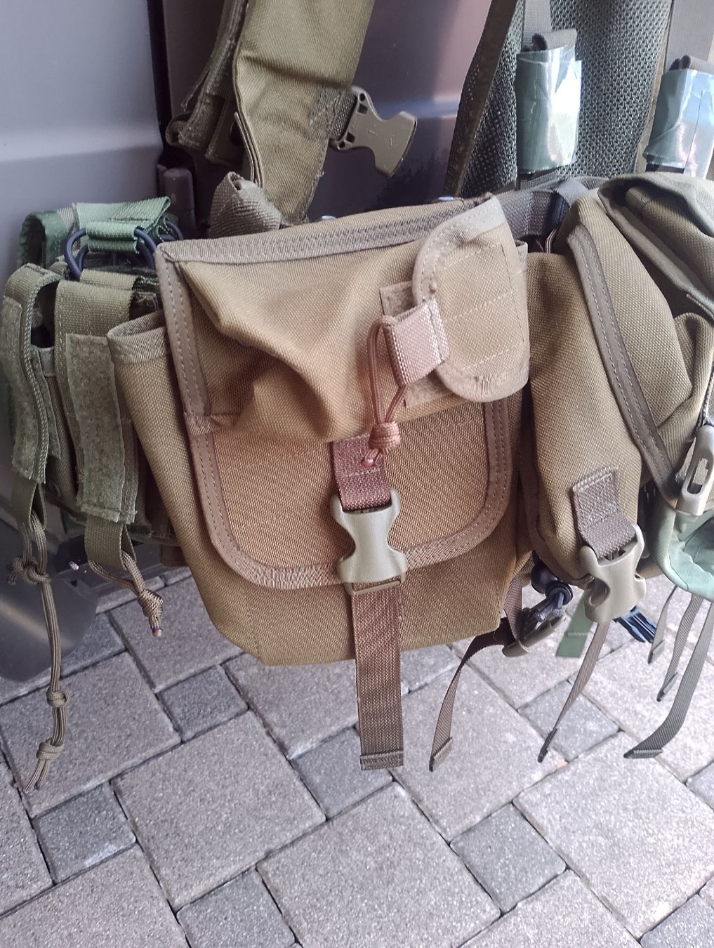 Uniformes: Chest Rig von J-Tech mit div. Taschen – D'occasion à Safenwil par dodgewc12 5