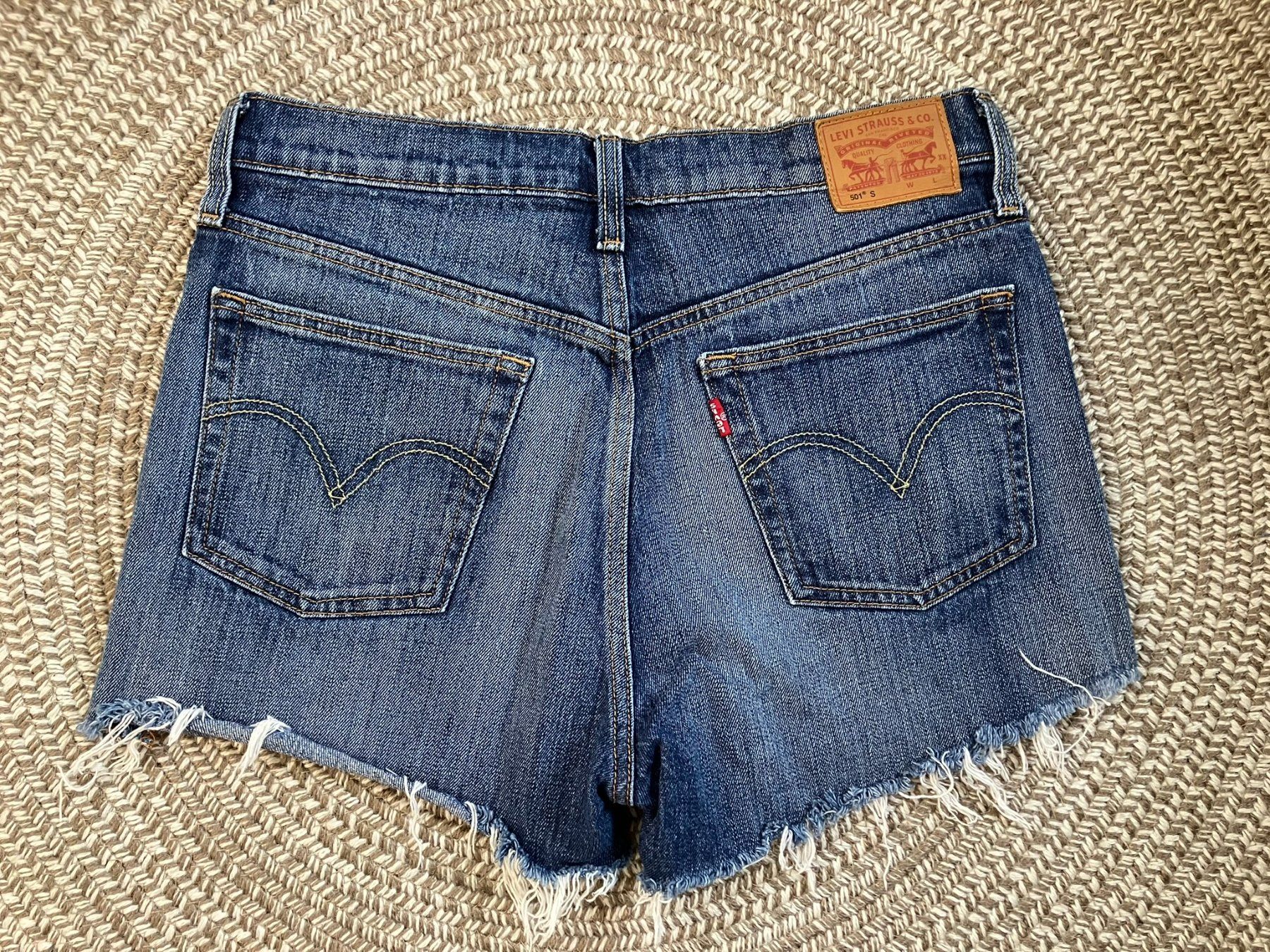 Levi's Jeans: Levi's Jeansshorts W28 – Usato da Laupen ZH venduto da kar_lfz6 1