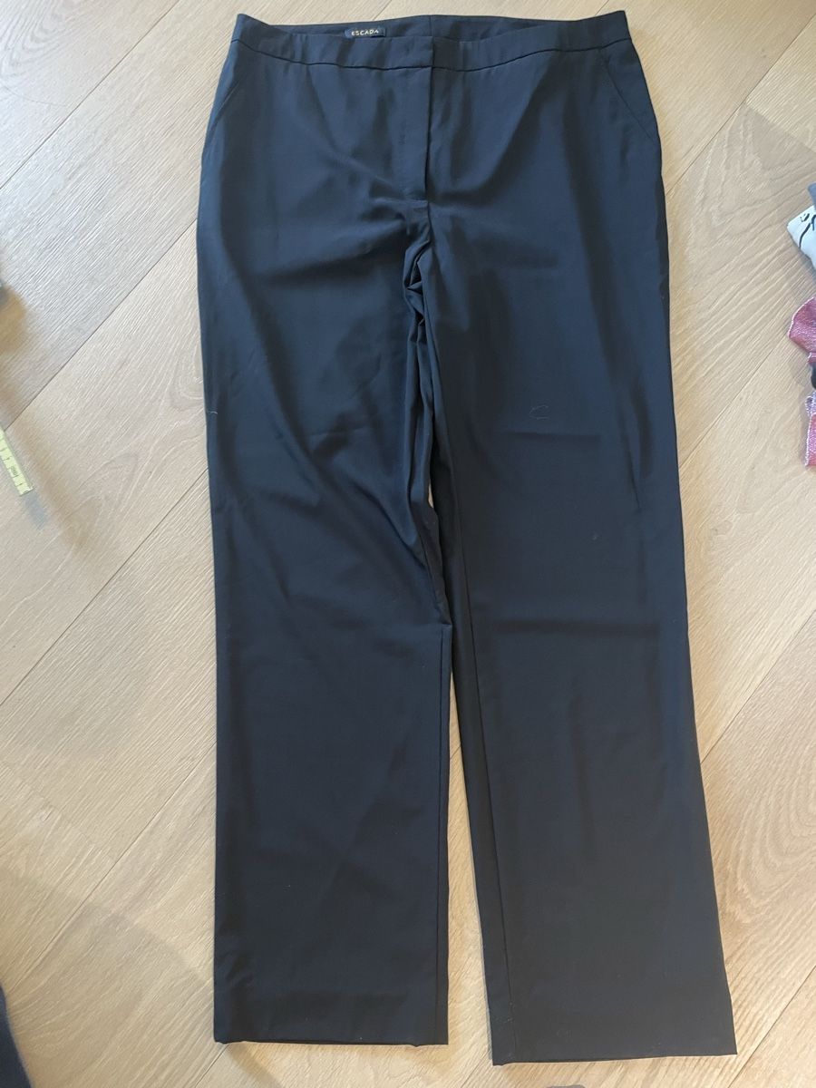 Escada Hosen: Escada Hose, Grösse 42, schwarz, neuwertig – Neu (gemäss Beschreibung) aus Bülach von Simka83 1