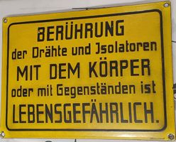 Original Emailleschild Gefahren Strom