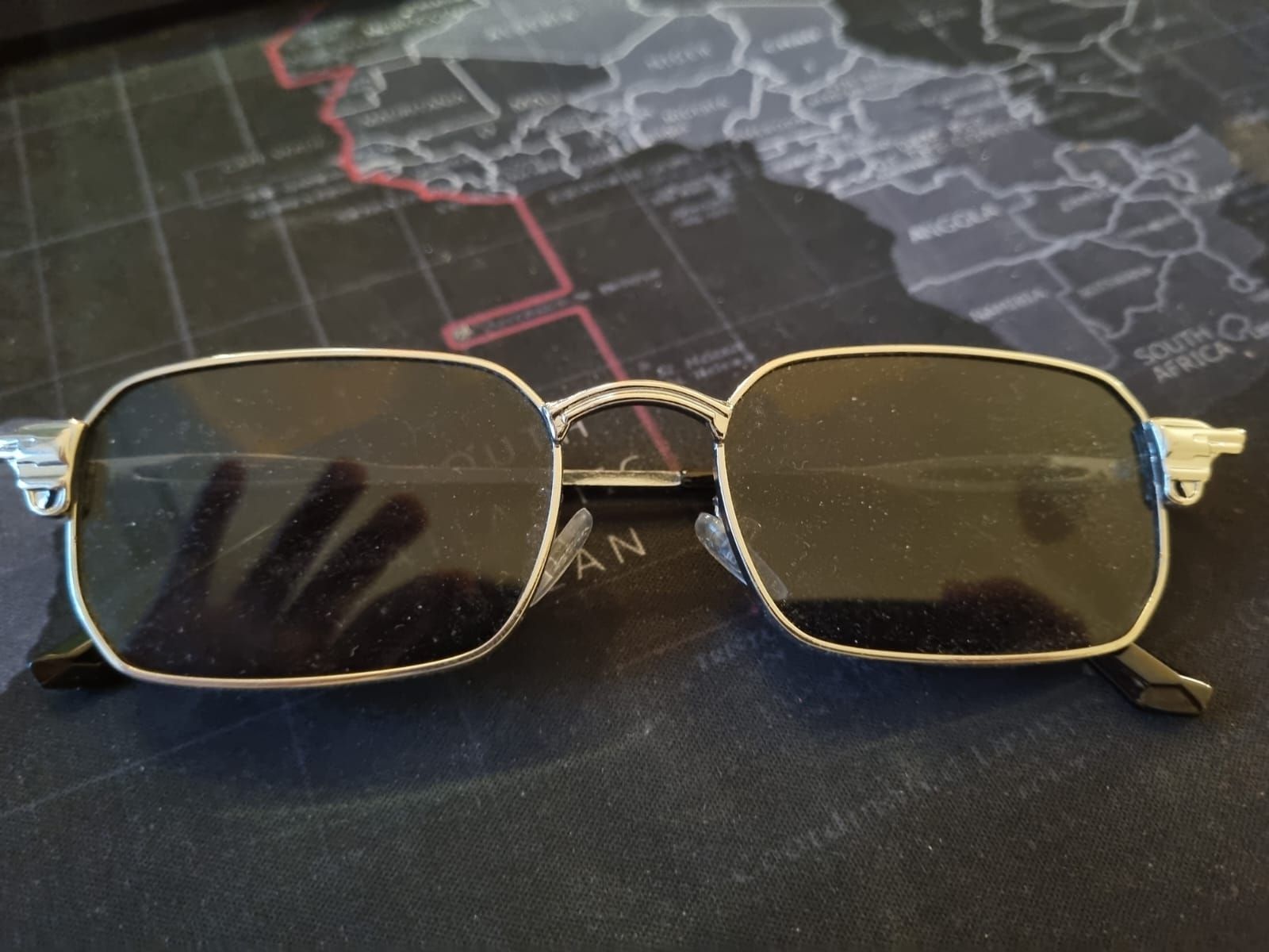 Brillen & Gläser: Square Sunglasses Chrome Frame Black Lenses – Neu (gemäss Beschreibung) aus Carouge GE von chr_5xdw 1