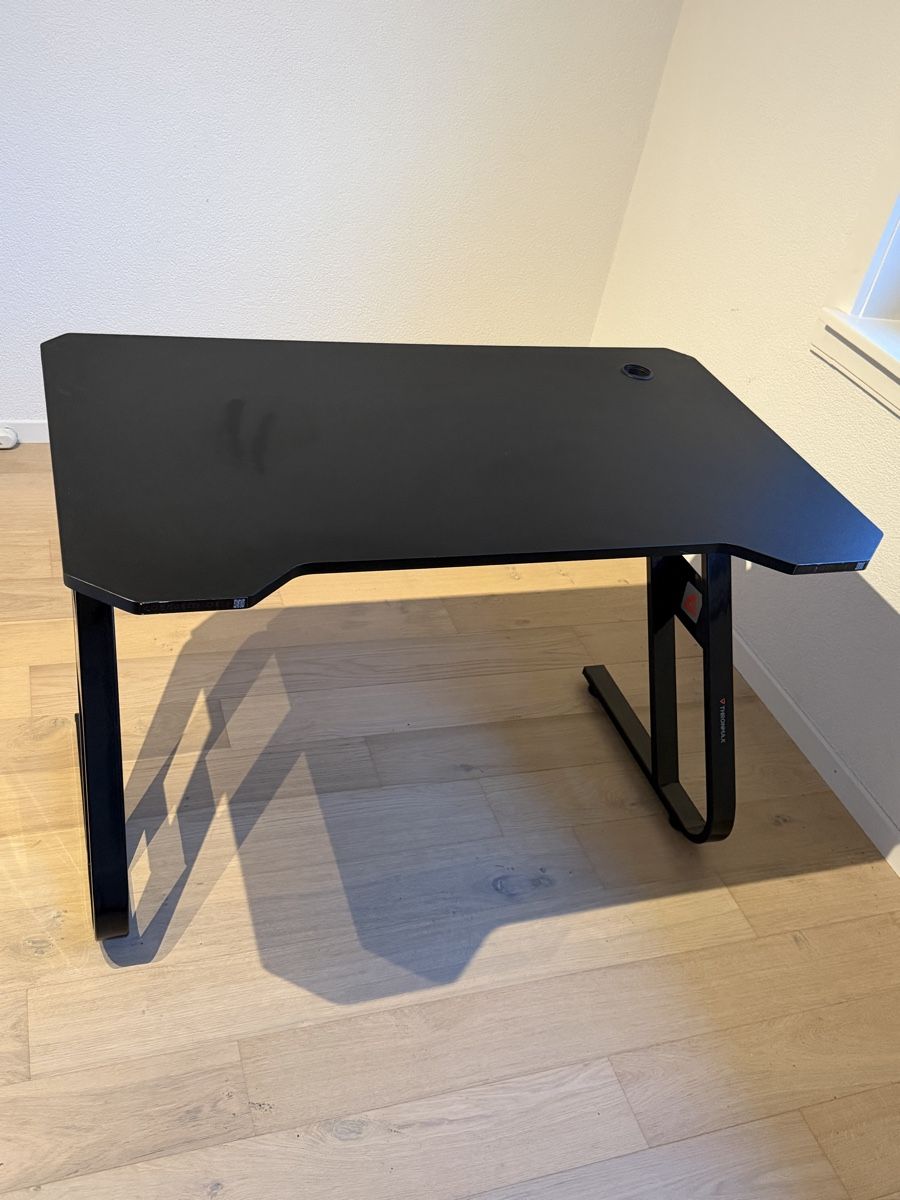Bureaux: Scrivania – D'occasion à Zürich par ang_9swk 4