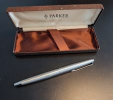 Parker Füllfederhalter im Etui, Silber/Schwarz