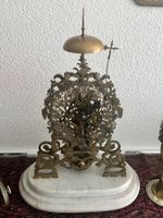 Antike Skelettuhr mit Glocke Marmorsockel