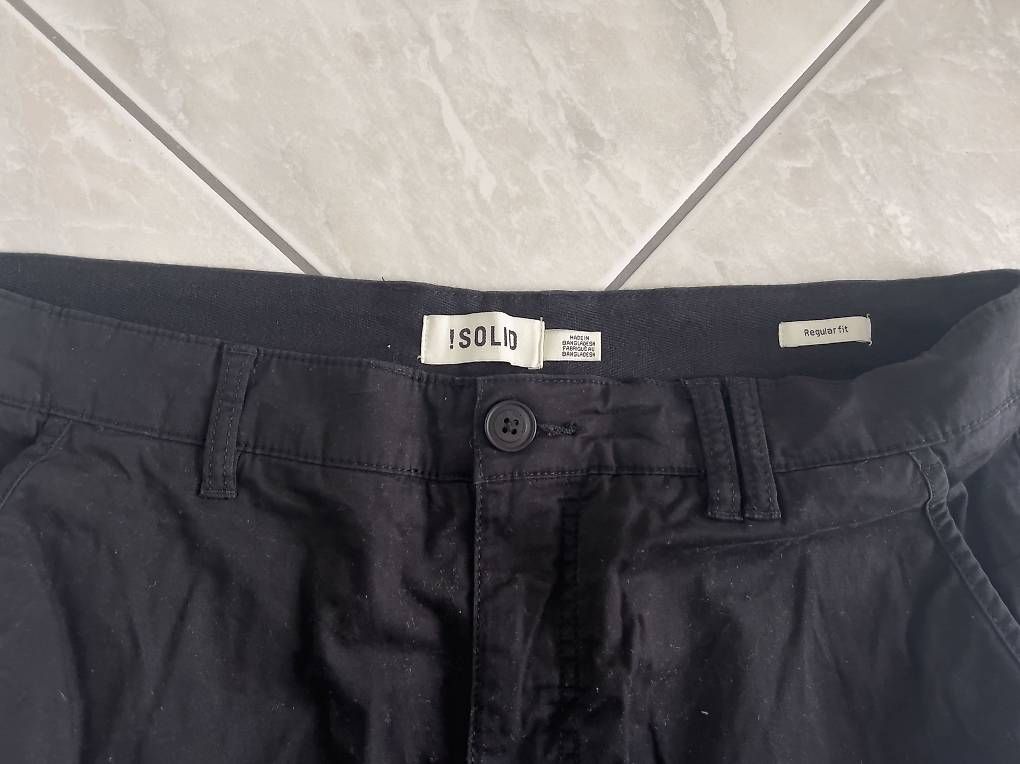 Pantaloni: Schwarze Cargohose von !Solid, W34 L34, Regular Fit – Usato da Horn venduto da timosidler 1