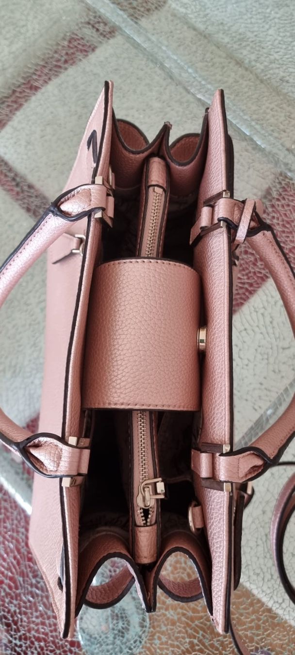 Guess Sacs femmes: Guess Handtasche – Neuf avec emballage d'origine à Luzern par Reni025 6