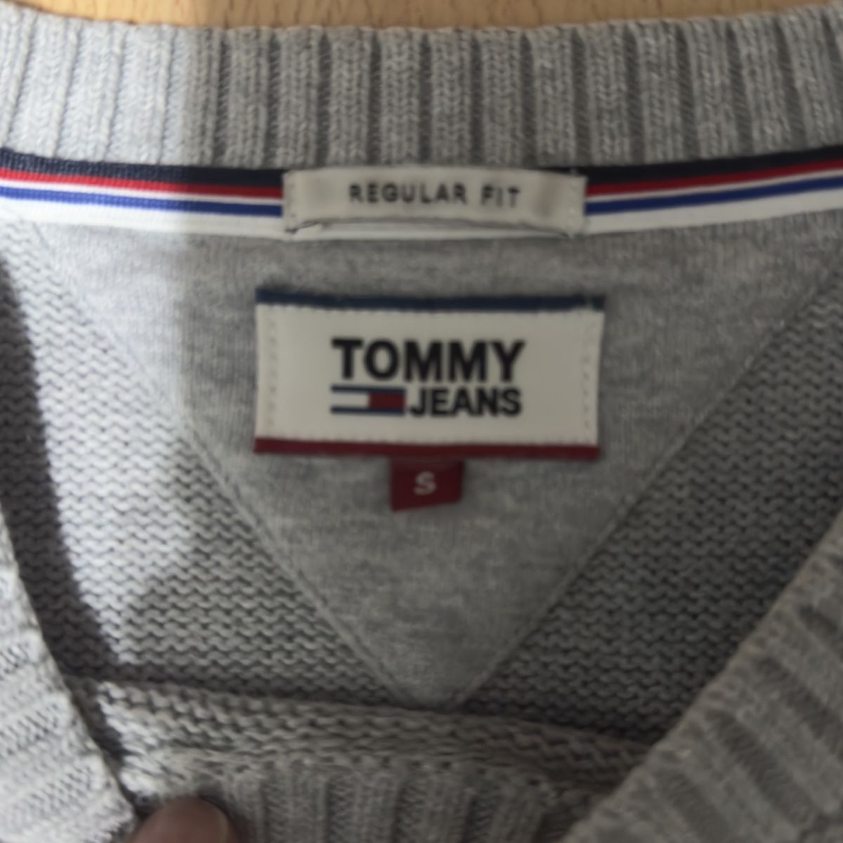 Tommy Hilfiger Maglioni & Felpe: Herren Pullover Tommy Jeans grau Grösse S – Usato da Hombrechtikon venduto da Marina00 1