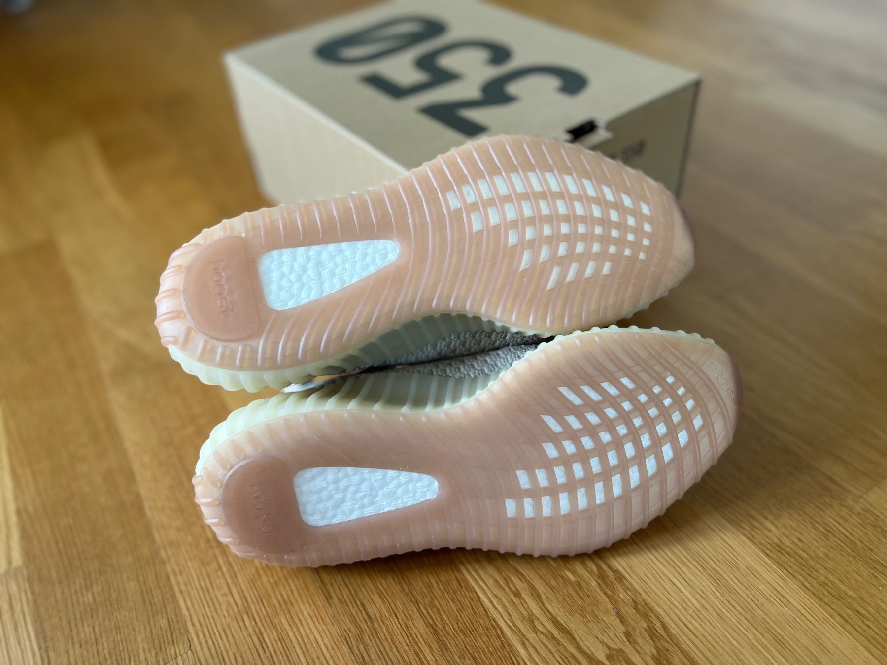 Adidas Scarpe da uomo: YEEZY BOOST 350 v2 citrin (Gr.42) – Nuovo e nell'imballaggio originale da Winterthur venduto da clinius 3