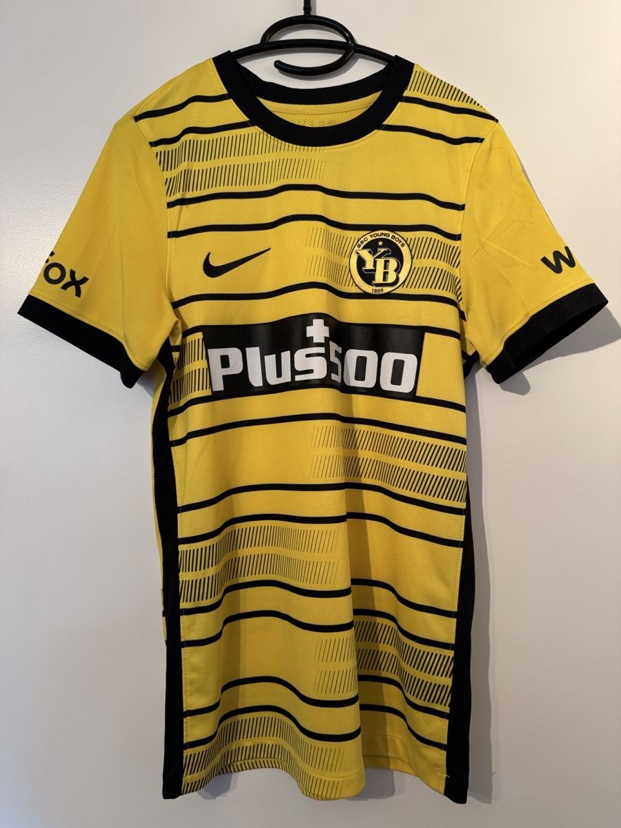 Nike Leibchen & Hosen: YB Trikot 22/23 – Gebraucht aus Worb von vd986u